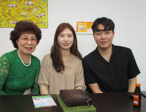 2019년 7월14일에 등록한 윤화현 자매입니다. 사랑과 섬김으로 함께해 주세요^^